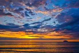 堪比马尔代夫的东南亚海岛，这里有绝美的海景，更有震撼的日落图片