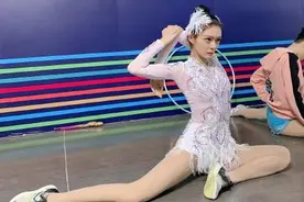 傅菁吴宣仪艺术体操组图，网友：美哭了图片