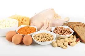 每天吃鸡蛋喝牛奶营养高，专家辟谣鸡蛋吃太多会导致心脏病图片