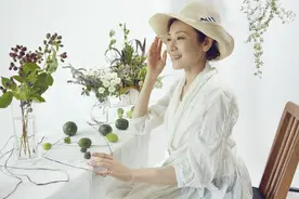 52岁再婚女人的哭诉：他的子女给我祝寿那天，我才知自己多笨图片
