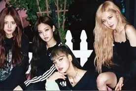 神仙组合BLACKPINK，她们在一起就是团魂炸裂，四人合照图片