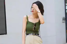 女人都爱的吊带，清爽“王炸”穿搭，提升你的时尚魅力图片