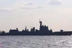 多艘军舰以黑龙江城市命名，在海军中有重要地位，中华第一舰在此图片