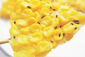不用油的“奶香玉米烙”，外皮金黄酥脆，咬一口清香糯软图片