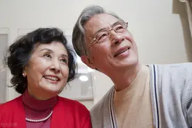 80岁老人：搭伙过日子15年我们非常恩爱，过完年却要散伙分开图片