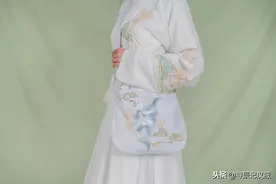 2020新款九尾狐刺绣包包，可拎可斜挎，风格简单价格白菜图片