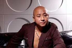 戏外是哥们，戏内是敌人，周晓鸥与吴京那不得不说的“塑料友情”图片