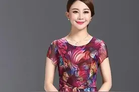 高档妈妈装连衣裙，50-65岁的女性穿上，时尚减龄显气质图片