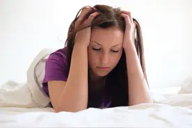 年轻女子月经紊乱，以为普通妇科疾病，患者似笑非笑脸惊醒医生图片