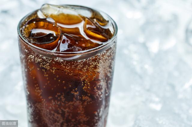 强腐蚀、杀精、造成骨质疏松……关于可乐的这些谣言你信了吗？