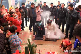 农村俗语“嫁汉看肩膀，娶妻看手掌”什么意思？说得实用吗？图片