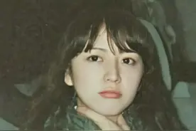 12岁腿长超出相框，因畸形审美被喷到息影，如今纯欲人设全网叫好图片