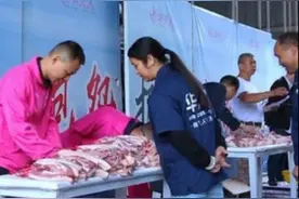 避孕套、五花肉、活鸡...公司送的中秋礼物能有多奇葩？图片
