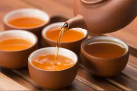 喝茶时把玩着可爱的茶托那才是趣事图片
