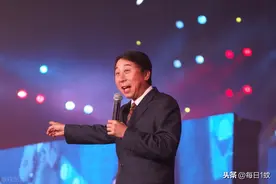 冯巩经典小品《返乡》搭配大潘俩人说话太搞笑，包袱不断图片