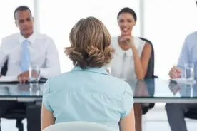 女面试官：我裤子拉链开了，你怎么提醒我？90后高情商回答被录用图片