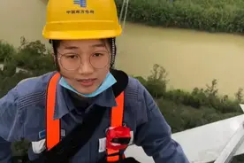 小姐姐带你爬上115米高特高压电塔，在百米高空行走自如！图片