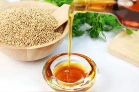 芝麻香油不用出去买了，10块钱在家做2瓶，香味浓郁无添加图片