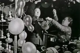 70年代结婚标配：三转一响，不要礼金份子钱，迎亲队伍是自行车图片