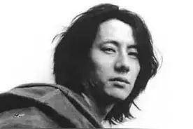 中国摇滚圈四大颜值担当现状：窦唯成邋遢大叔，3位化身宠妻狂魔图片