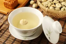 常喝菊花茶有什么好处和禁忌？听听药师怎么说图片