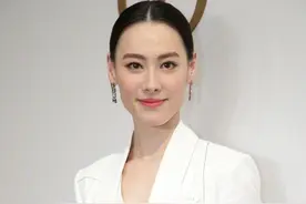 梁洛施越来越有气质，小西装配亮片裙优雅时髦，生图状态美得真实图片