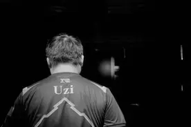 人物｜电竞巨婴，还是永远的神？带你回顾uzi的职业生涯图片