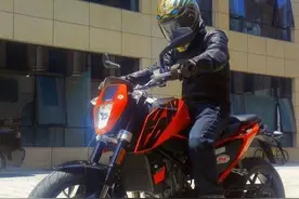 “大饼脸”KTM690，低颜值，性能为王，懂的人很少，纯粹的性能车图片
