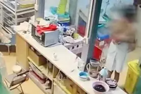 仅披一条浴巾，在酒店大堂到处走动，女子怪异行为让人无法理解！图片