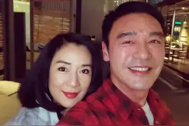 钟镇涛吕秀菱39年后重聚！两人亲昵合影，女方58岁不输林青霞图片