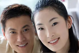 和前妻离婚后，她经常以探望孩子为由，在我家留宿图片