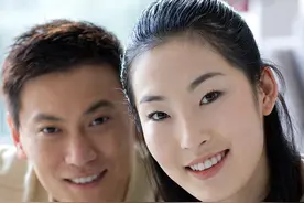 和前妻离婚后，她经常以探望孩子为由，在我家留宿图片
