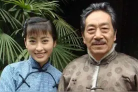 73岁王奎荣：与原配离婚后，二婚娶小37岁娇妻晚年得女，幸福吗？图片