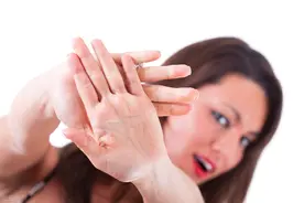 为什么“不要轻易帮别人”？图片