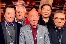 “丑星”魏宗万：导演扑通跪地，请年过半百的我演《三毛从军记》图片