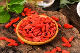 枸杞不能随便吃，谨记3个禁忌，这3类人要少吃，以免伤身图片