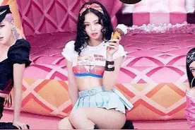 Jennie短裙遭热议，超短裙透露出什么？裙摆指数你了解多少图片
