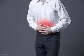 恶心、呕吐、腹痛，小肠梗阻了怎么办？和大肠梗阻比哪个更严重图片