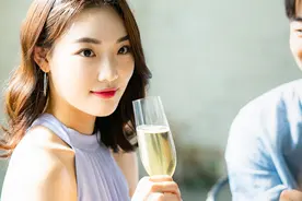 女子带着父母相亲，相亲男见状嘲讽“你这条件，还是别嫁了”图片