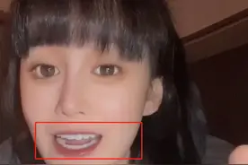 赵本山女儿晒视频，23岁就装假牙真浮夸，成圈内最接地气星二代图片