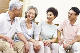 跟60岁以上的女性怎样聊天？尊重是根本，还要学会看人下菜碟图片