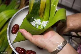 包粽子，用长糯米好还是圆糯米好？原来我一直用错了，难怪不好吃图片