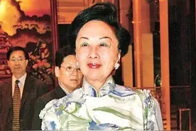 香港第一富婆，一辈子戴帝王绿，丈夫去世后她把上亿家产变百亿图片