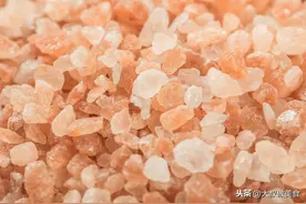 买盐时要选加碘盐还是无碘盐？包装上的字要看仔细，别再买错咯图片