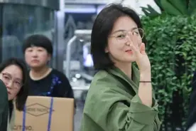 38岁宋慧乔越发年轻，穿绿色风衣配波波头像高中生，状态惹人羡图片