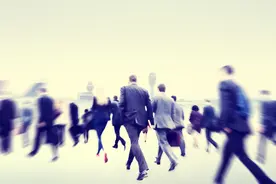 同事说“谢谢”，老实人只回答“不客气”，高情商的却会这么说图片