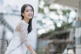 小说：与初恋男友分手后他闪婚，婚礼当天一段视频让他颜面尽失图片