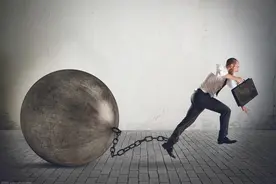 一个完美主义者，既不能忍受自己的残缺，也无法忍受别人的残缺图片