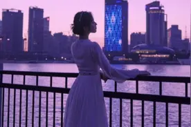 刘诗诗晒夜景造型，长裙配珍珠发箍惊艳动人，网友：四爷真有福图片