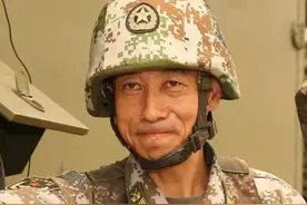 班长，别走呗！一级军士长当兵30年，今年底就要退休了图片